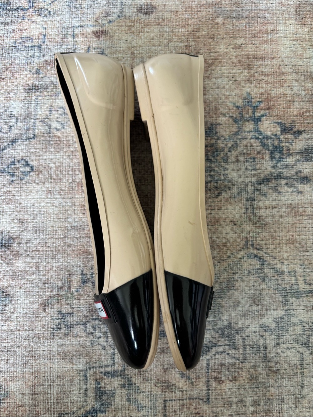 Hunter Two-Tone Beige and Black Cap-Toe Ballet Flats - Picture 5 of 16